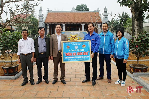 Tuổi trẻ Kỳ Anh cung tiến “Đường hoa dâng Đảng”