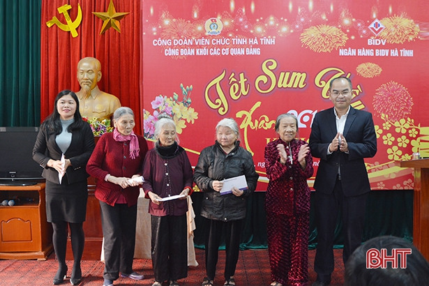 “Tết sum vầy” tại Trung tâm Điều dưỡng Người có công và Bảo trợ xã hội