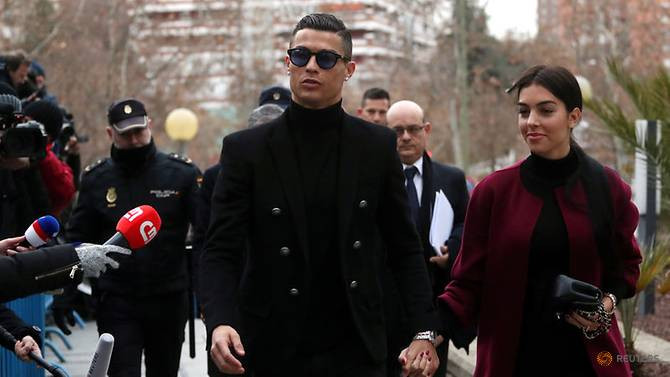 Ronaldo trình diện trước tòa án ở Madrid vì cáo buộc trốn thuế