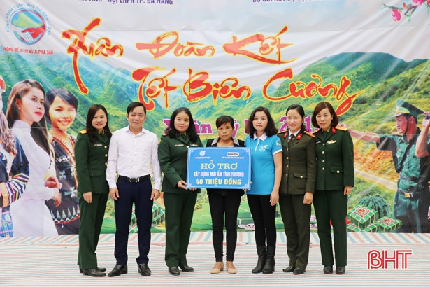 Ấm tình “Xuân đoàn kết - Tết biên cương”