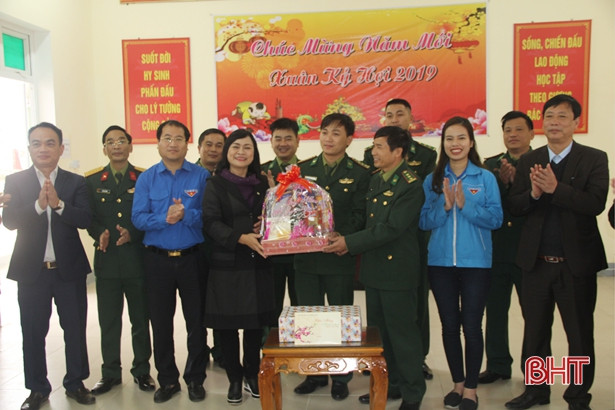 Vui Xuân sớm với chiến sỹ đảo Sơn Dương