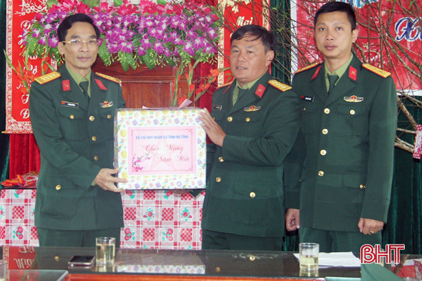 Vui Xuân sớm với chiến sỹ đảo Sơn Dương