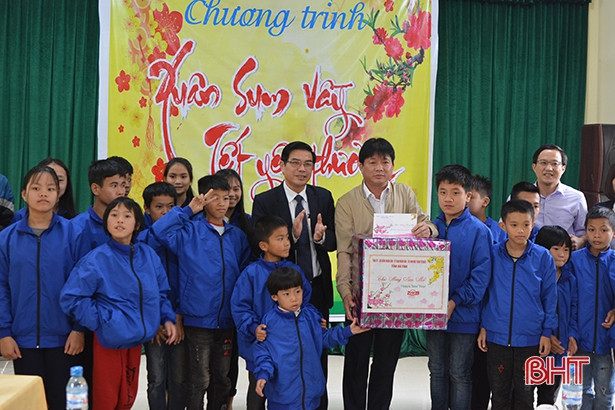 Đảm bảo các đối tượng chính sách, xã hội đón Tết vui vẻ, ấm cúng