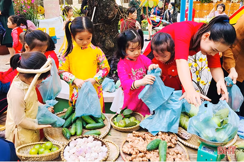 Rực rỡ hội chợ “Xuân yêu thương 2019” Trường Mầm non Trí Đức