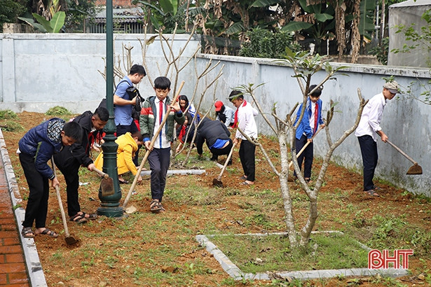 Tuổi trẻ Kỳ Anh cung tiến “Đường hoa dâng Đảng”
