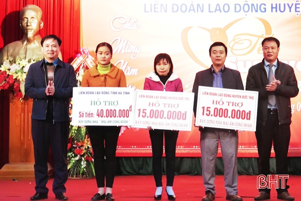 160 suất quà Tết đến với người lao động Đức Thọ