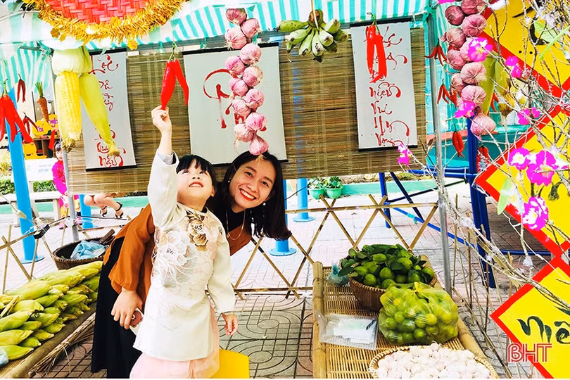 Rực rỡ hội chợ “Xuân yêu thương 2019” Trường Mầm non Trí Đức