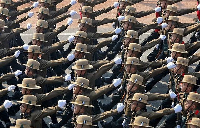 Quân đội Ấn Độ duyệt binh khoe dàn vũ khí siêu hiện đại