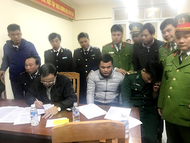 120 bánh heroin giấu quanh ô tô chạy từ Lào về cửa khẩu Cầu Treo