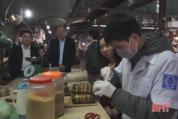 Đảm bảo ANTT tại chợ TP Hà Tĩnh dịp Tết Nguyên đán