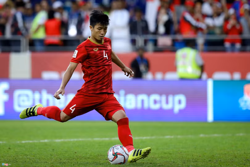 Trung vệ Bùi Tiến Dũng: 2 khoảnh khắc, từ người lính đến một đảng viên trung kiên