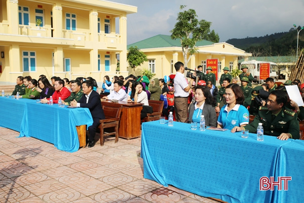 Ấm tình “Xuân đoàn kết - Tết biên cương”