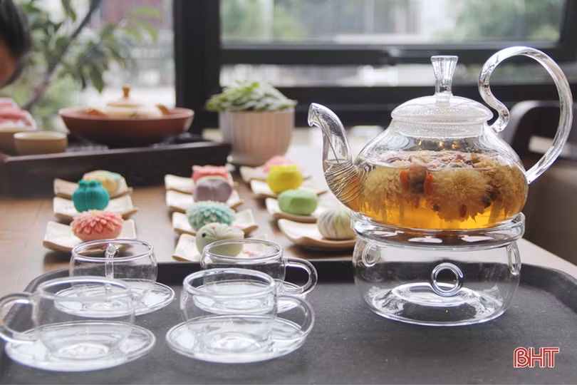 Mê mẩn những bông hoa ẩm thực Nhật Bản dưới bàn tay thợ làm bánh Hà Tĩnh