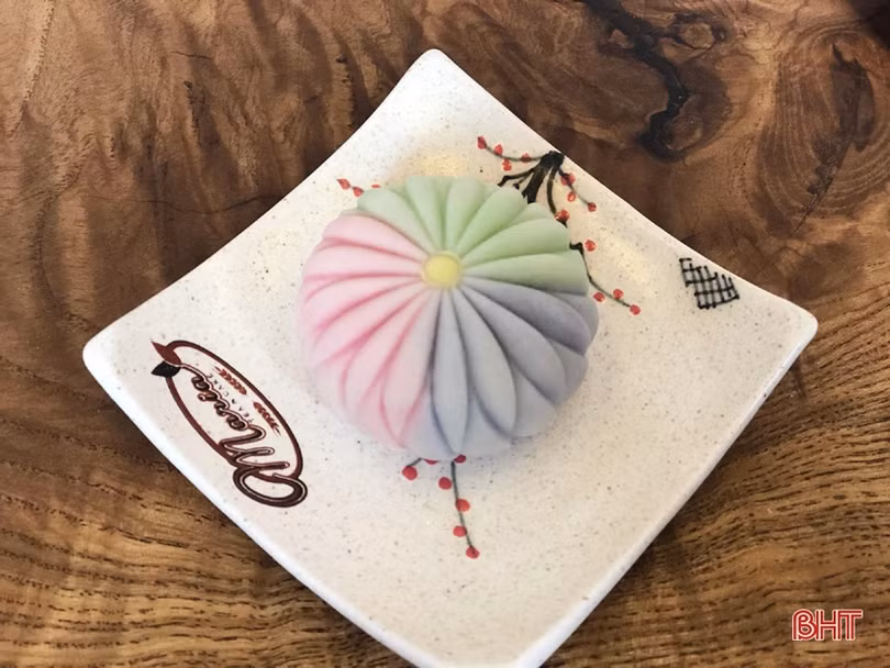 Mê mẩn những bông hoa ẩm thực Nhật Bản dưới bàn tay thợ làm bánh Hà Tĩnh