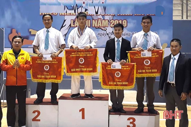 Tổ chức thành công Giải Karatedo võ đường Hùng Quân mở rộng