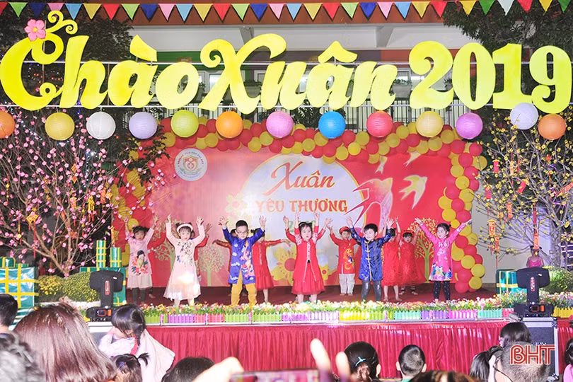 Rực rỡ hội chợ “Xuân yêu thương 2019” Trường Mầm non Trí Đức