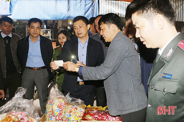 Tư lệnh 2 ngành thị sát an toàn vệ sinh thực phẩm tại Chợ TP Hà Tĩnh