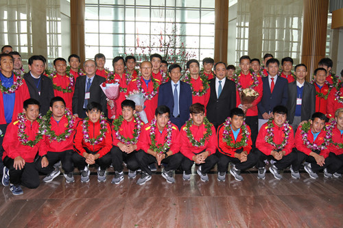 Đội tuyển Việt Nam trở về trong tình cảm ấm cúng của người hâm mộ