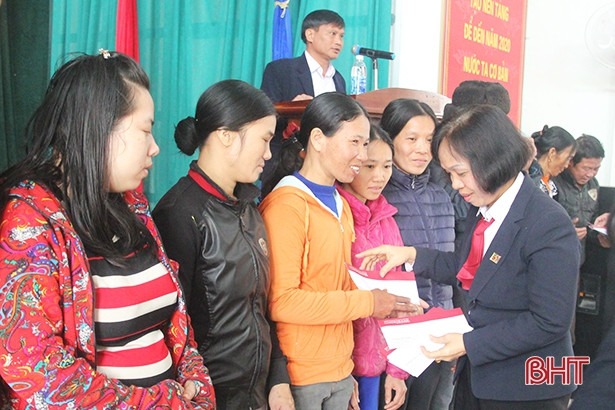 Agribank Hà Tĩnh trao quà tết cho người nghèo tại Đức Thọ