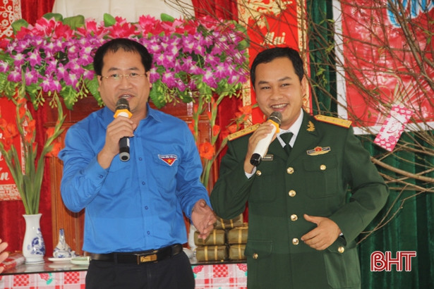 Vui Xuân sớm với chiến sỹ đảo Sơn Dương