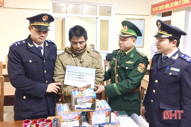 Tài xế Nghệ An mua 21 kg pháo về… “chơi” và làm quà tặng!