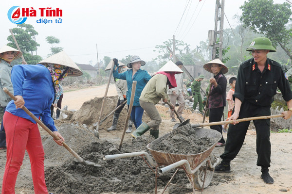 photo tuoi tre ha tinh ho tro thach tien xay dung nong thon moi