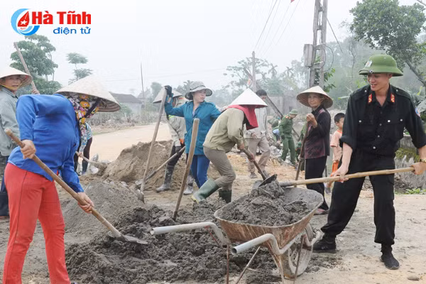 photo tuoi tre ha tinh ho tro thach tien xay dung nong thon moi