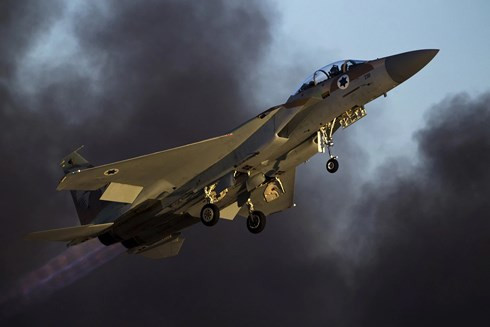 Một chiếc máy bay chiến đấu F-15 của Israel. Ảnh: Reuters. syria tro thanh dau truong de cac cuong quoc dan xep ty so