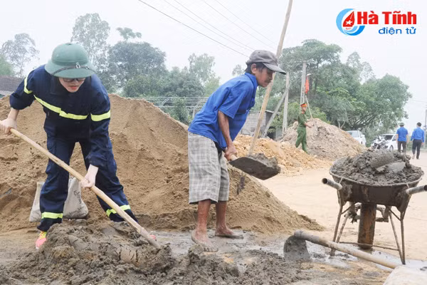 photo tuoi tre ha tinh ho tro thach tien xay dung nong thon moi