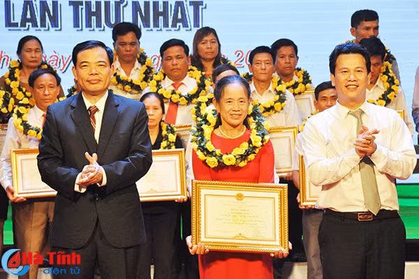 ha tinh vinh danh 34 khu dan cu kieu mau 31 vuon mau tieu bieu