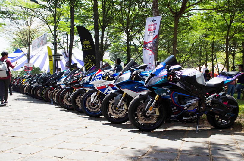 hang tram mo to va sieu xe do ve dong nai