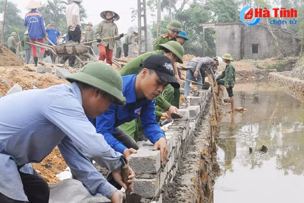 photo tuoi tre ha tinh ho tro thach tien xay dung nong thon moi