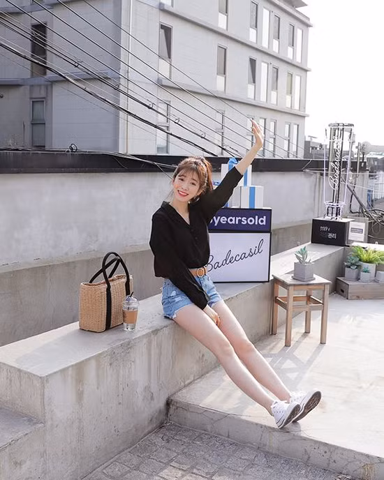 Phối đồ cùng túi nan, túi cói hot trend mùa hè