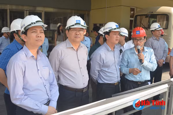 doan can bo uy vien du khuyet trung uong dang tham quan fomorsa ha tinh