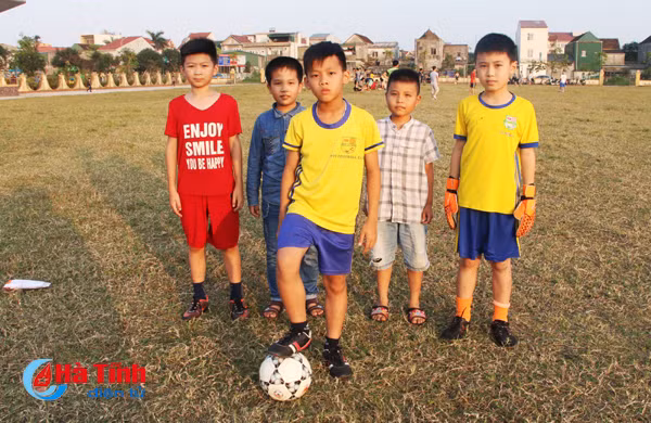 cau thu nhi ha tinh luyen gio hao huc cho ngay pvf tuyen sinh