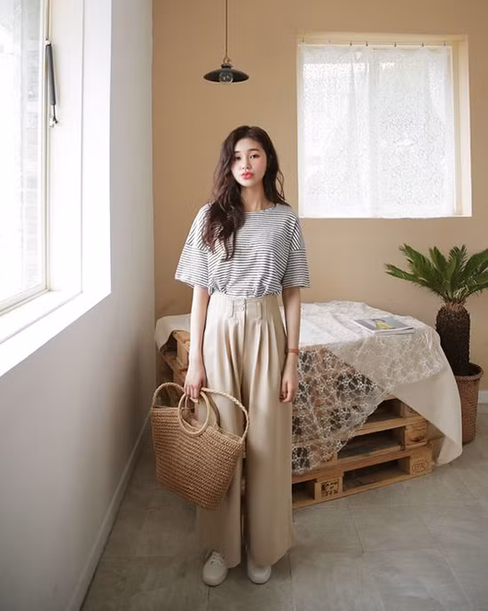 Phối đồ cùng túi nan, túi cói hot trend mùa hè