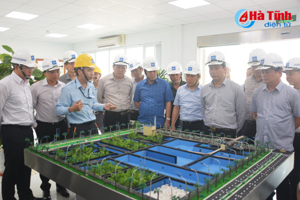 doan can bo uy vien du khuyet trung uong dang tham quan fomorsa ha tinh