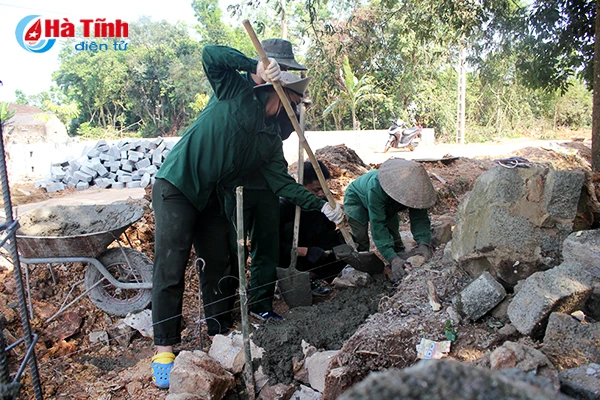 hon 230 hoc vien an ninh tham gia xay dung ntm tai can loc