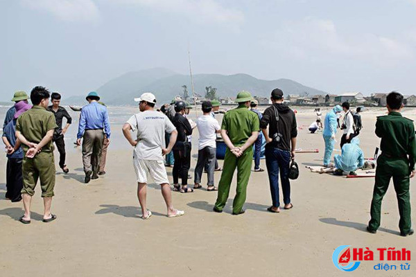 phat hien thi the nguoi dan ong tren thuyen thung