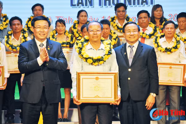 ha tinh vinh danh 34 khu dan cu kieu mau 31 vuon mau tieu bieu