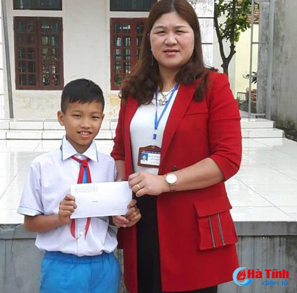 tuyen duong hoc sinh tra lai 24 trieu dong cho nguoi bi mat