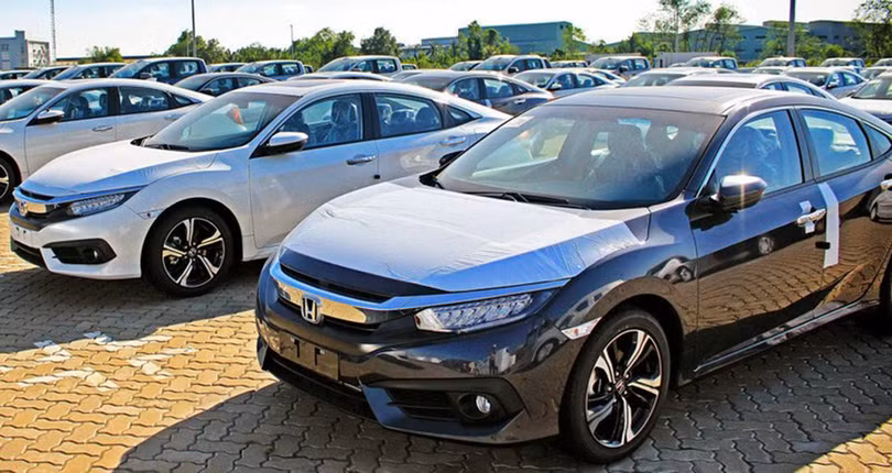 o to loan gia tranh mat tien oan dong loat ru nhau ngung mua xe