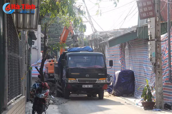 hien hang tram met dat vang mo rong duong giao thong