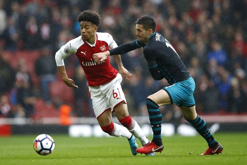 tin vao cau thu tre hlv wenger tu choi viec mua them tien dao