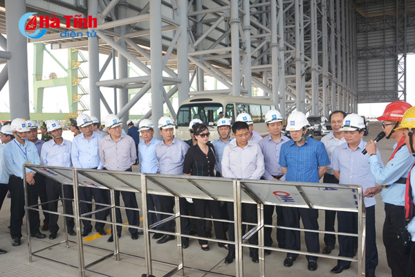 doan can bo uy vien du khuyet trung uong dang tham quan fomorsa ha tinh