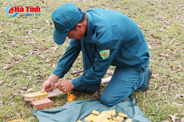 dan quan nghi xuan thi nem luu dan danh dich doi khang