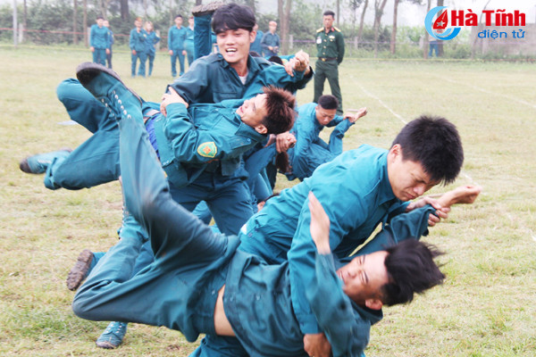 dan quan nghi xuan thi nem luu dan danh dich doi khang