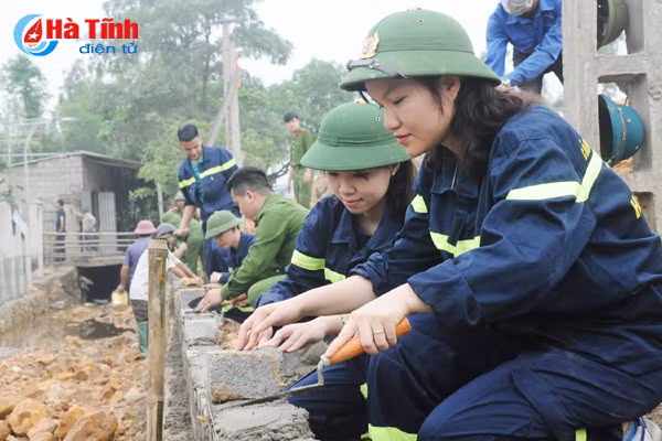 photo tuoi tre ha tinh ho tro thach tien xay dung nong thon moi