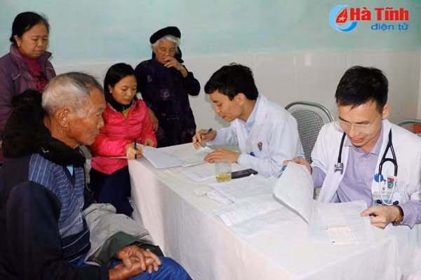 hon 4 000 nguoi duoc kham lap ho so dien tu quan ly suc khoe