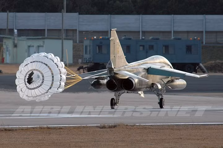 suc manh tiem kich sieu am mitsubishi f 1 cua nhat ban